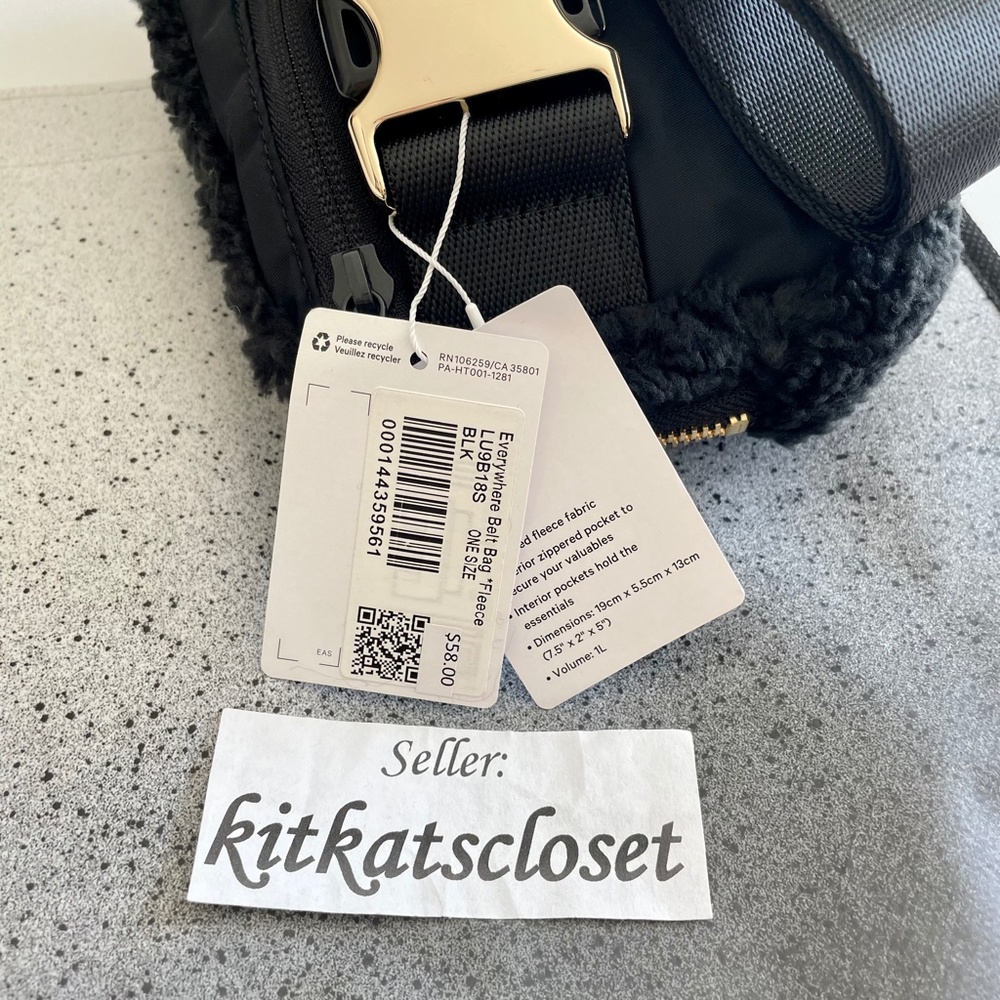 🆕 *GOLD HARDWARE* NWT 2022 lululemon everywhere belt bag fleece EBB 1L - black - Picture 6 of 9
